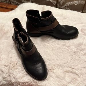 BCBGeneration booties size 7 1/2